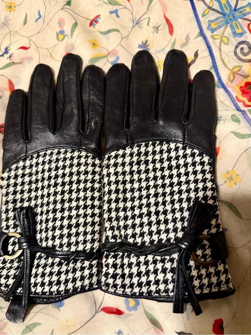 Women's Altare Black Leather & Houndstooth Gloves - Classic Style